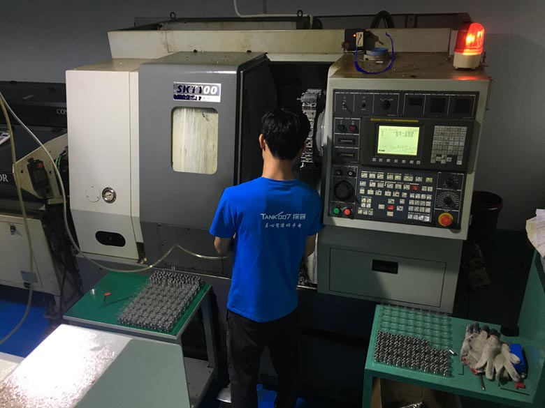 工廠CNC加工作業車間