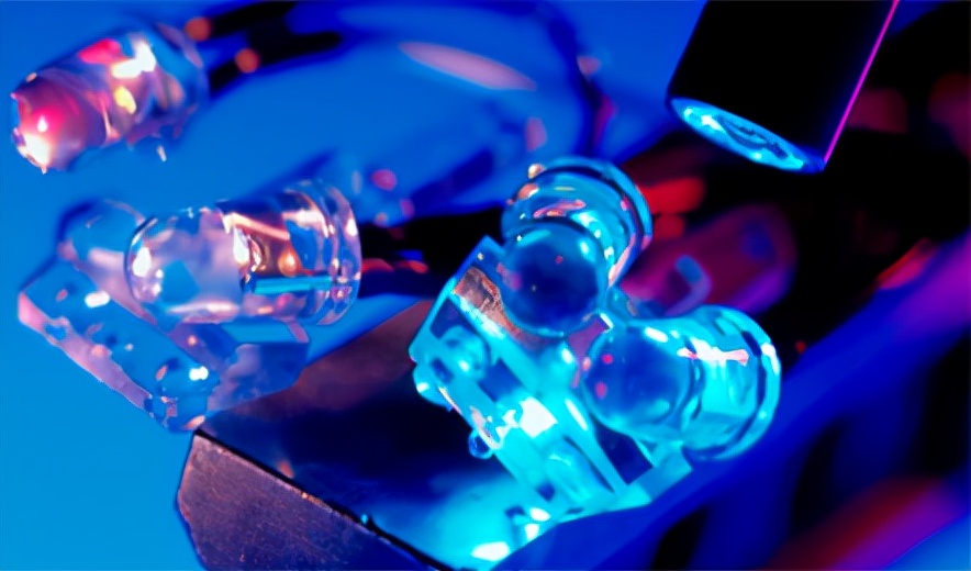 紫外線固化中UV LED紫外線手電筒比傳統紫外線燈好的原因？